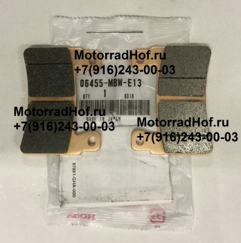 Передние колодки на один суппорт Honda CBR600F4i оригинал, комплект (арт. 06455MBWE13), аналог 06455-MBW-E11, 06455-MAS-E01, 06455-MCF-006, 06455MASE01, 06455MCF006, 06455MBWE11, 06455-MBW-E12, 06455MBWE12