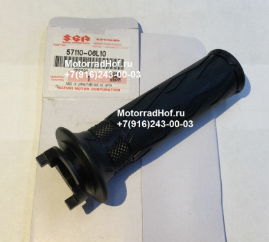 Грипса правая в сборе Suzuki DL1050 V-STROM оригинал (арт. 57110-06L10), аналог 57110-06L10-000, 5711006L10000, 5711006L00000, 57110-06L00-000, Grip Comp,Throttle, Suzuki