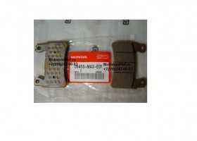 Передние колодки на один суппорт Honda оригинал, комплект (арт. 06455MASE01), аналог 06455-MCF-006, 06455-MBW-E12, 06455-MBW-E13, 06455MCF006, 06455MBWE12, 06455MBWE13