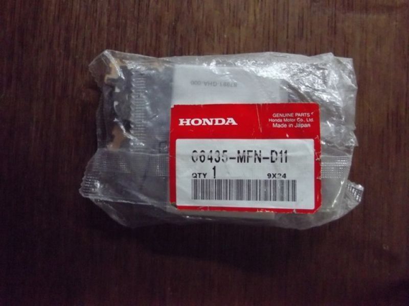 Задние тормозные колодки Honda оригинал, комплект (арт. 06435MFND11), аналог 06435-MFN-D12, 06435-MJM-D02, 06435-MJM-D01, 06435-MGY-641, 06435MFND12, 06435MJMD02, 06435MJMD01, 06435MGY641