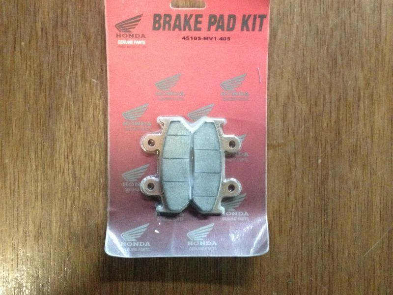Передние тормозные колодки Honda оригинал, комплект (арт. 45105-MV1-405)