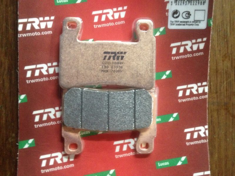 Lucas TRW колодки передние (арт. MCB703SV), аналог 06455-MAS-E01, 06455-MCF-006, 06455-MCE-006, 06455-MBW-E12, 06455MASE01, 06455MCF006, 06455MCE006, 06455MBWE12