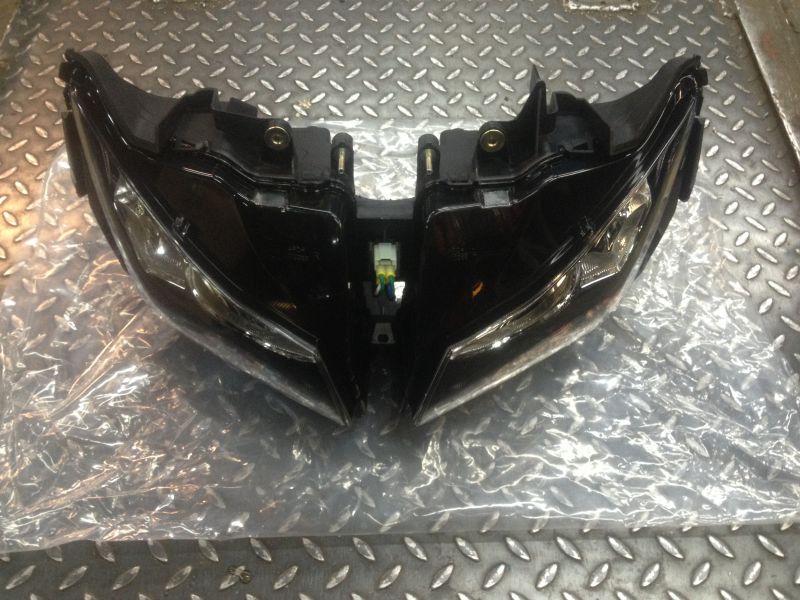 Фара Honda CBR1000RR 12-16 не оригинал (арт. 33102MGPD02He)
